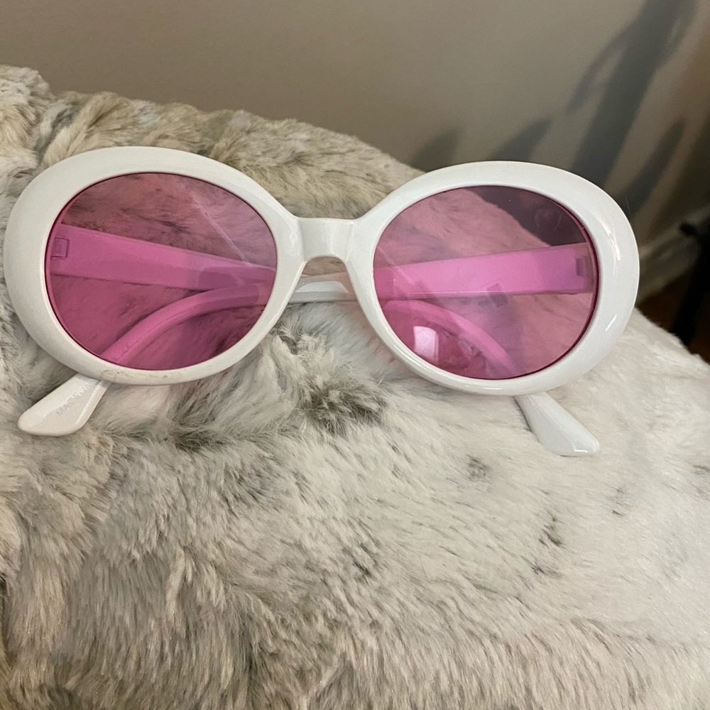 Clout sun glasses!